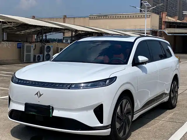 Dongfeng Yipai eπ008 2024
