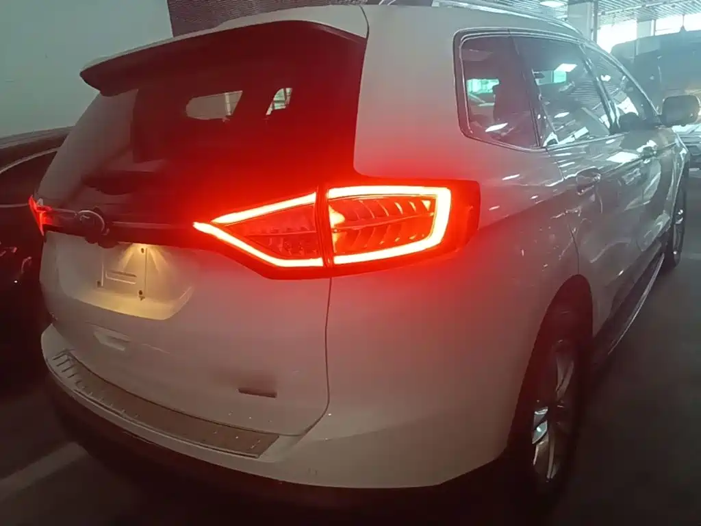 Фото 8 - Ford Edge
