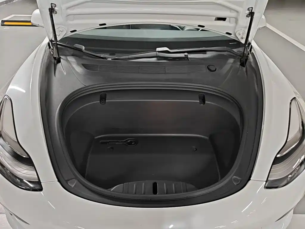 Фото 20 - Tesla Model 3