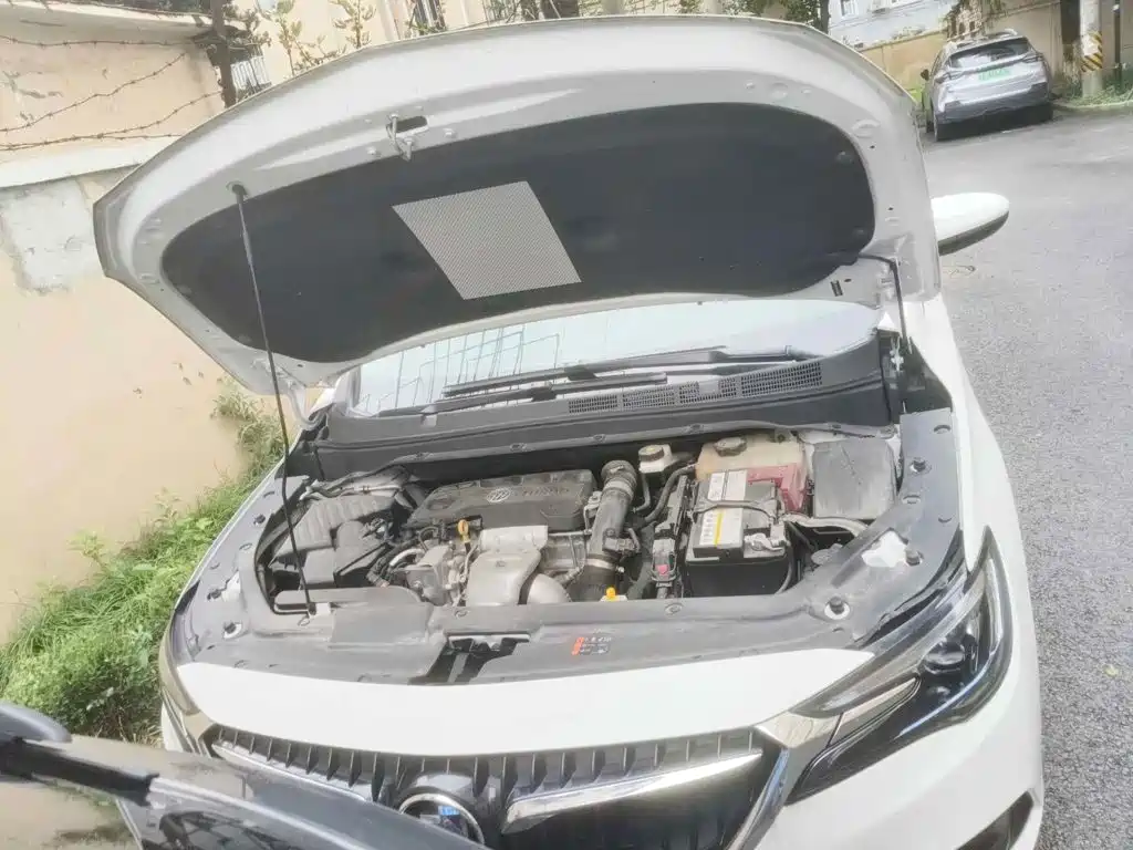 Photo 3 - Buick GL6