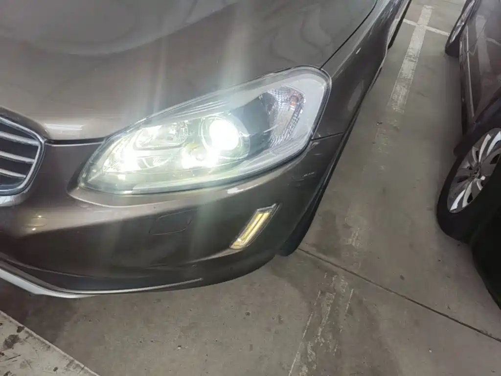 Фото 24 - Volvo XC60