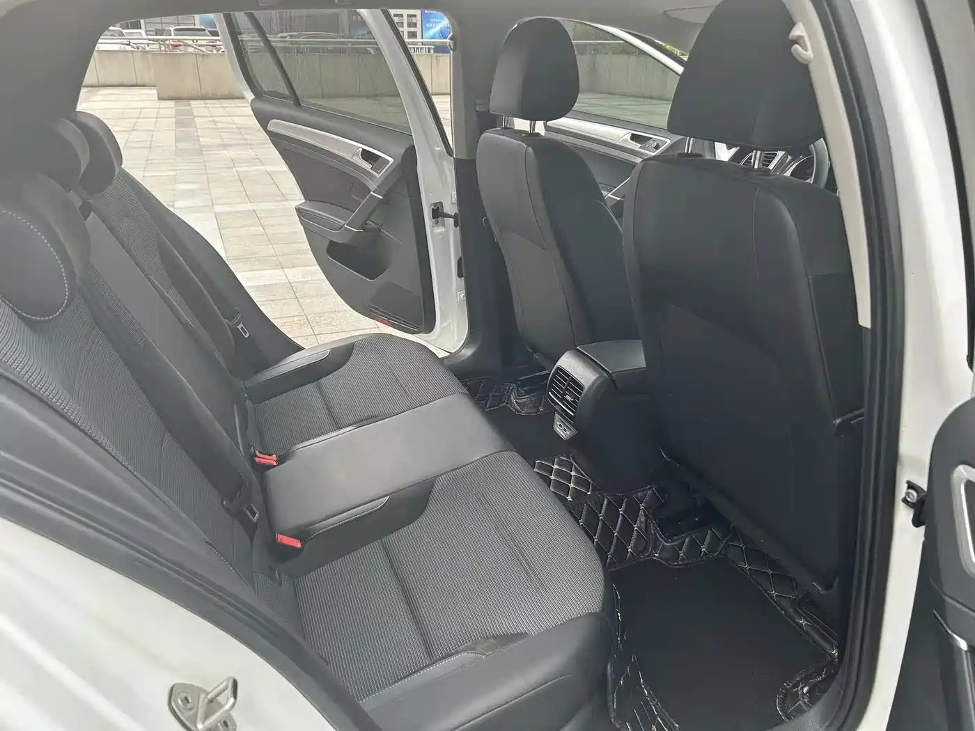 VOLKSWAGEN GOLF*PURE ELECTRICITY