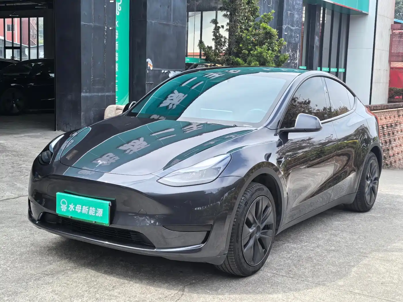 TESLA MODEL Y