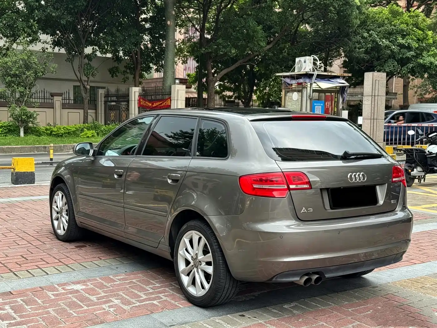 Audi A3 (Import) 2011 2010 Sportback 1.8T Luxury Model