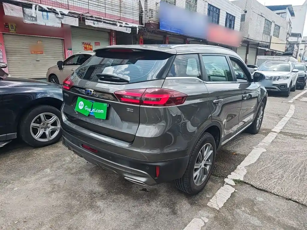 Фото 7 - Geely Atlas