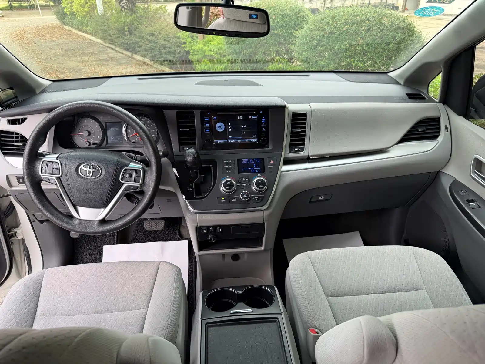 Photo 25 - Toyota Sienna