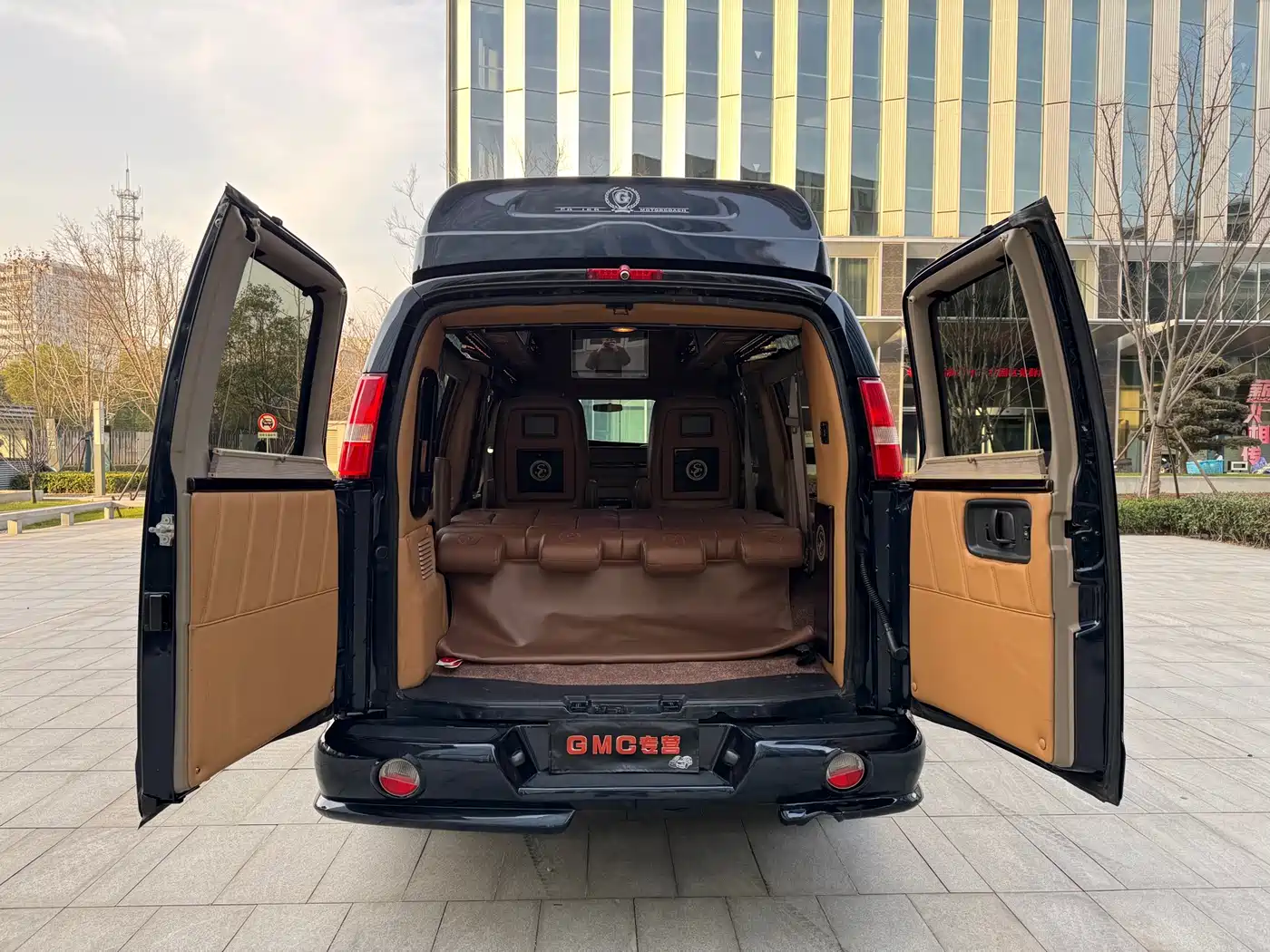 GMC Savana 2015 2015 6.0L G660L 2WD Elegance Edition
