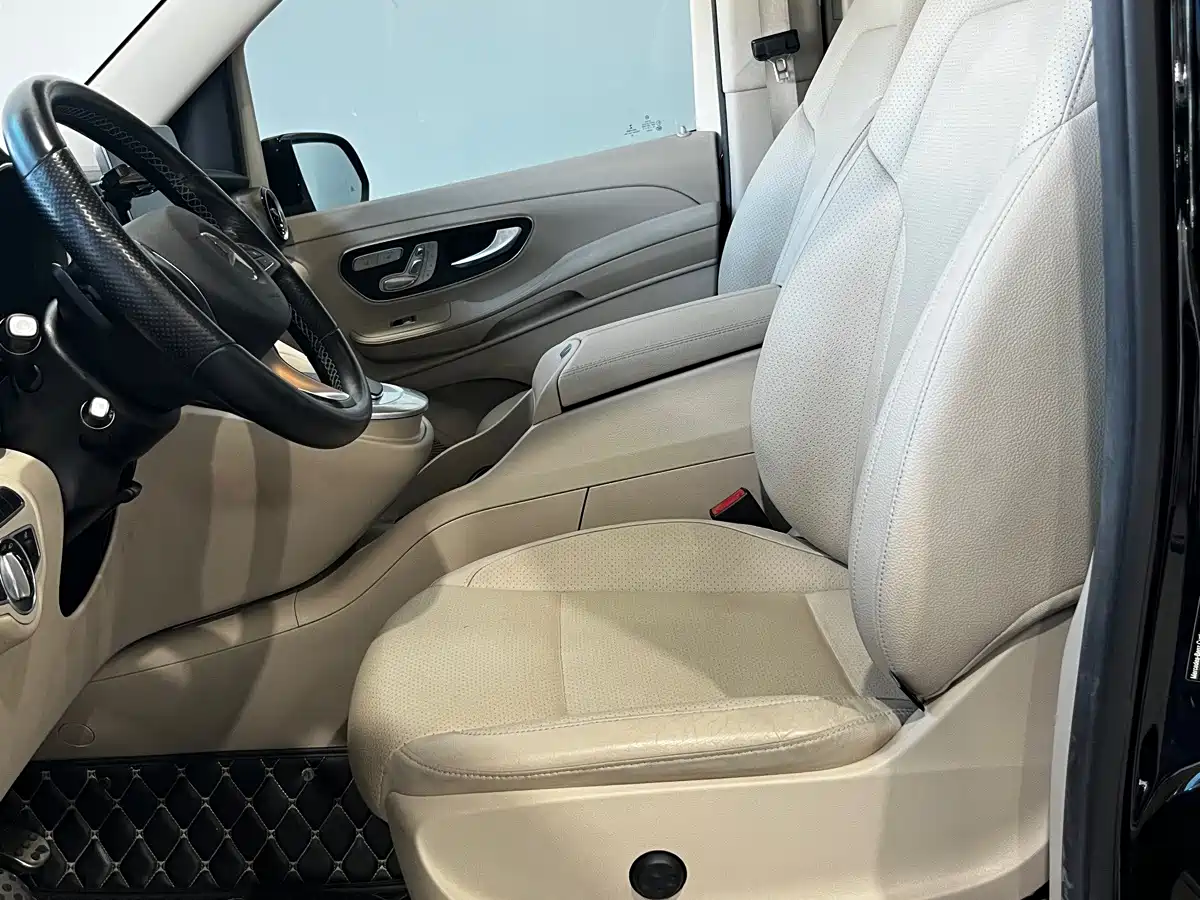 Фото 7 - Mercedes-Benz V-Class