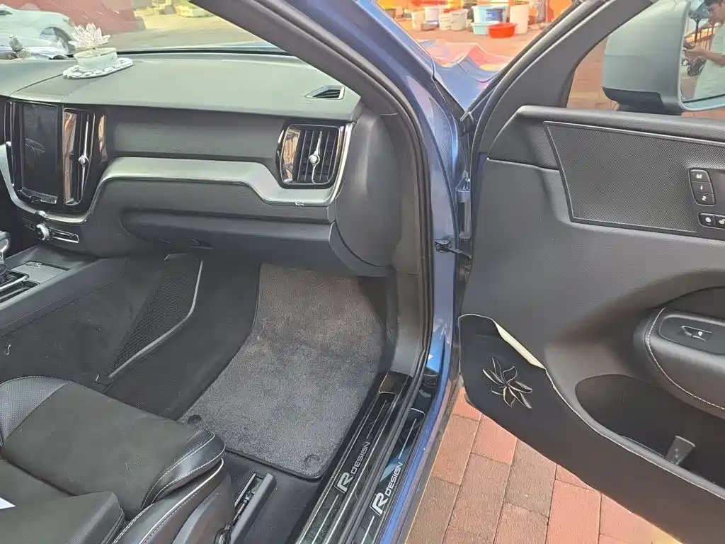 Фото 20 - Volvo XC60