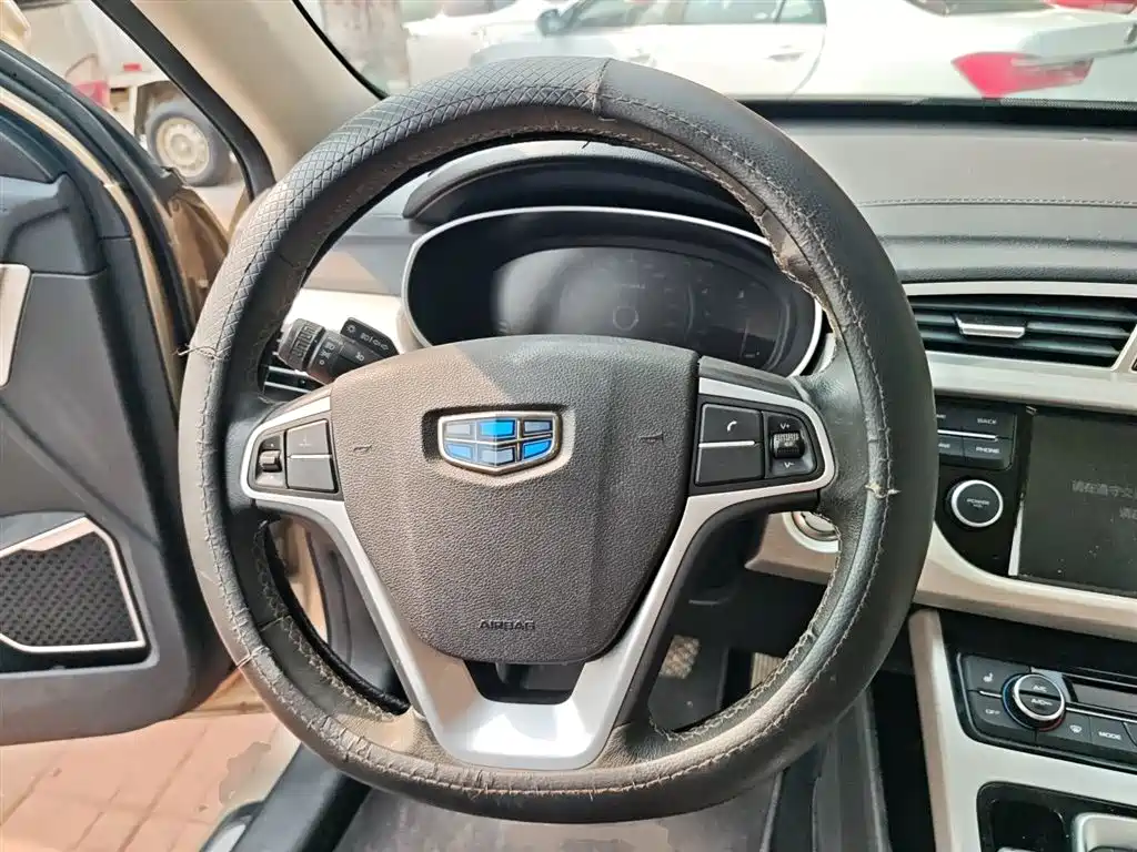 Фото 3 - Geely Boyue