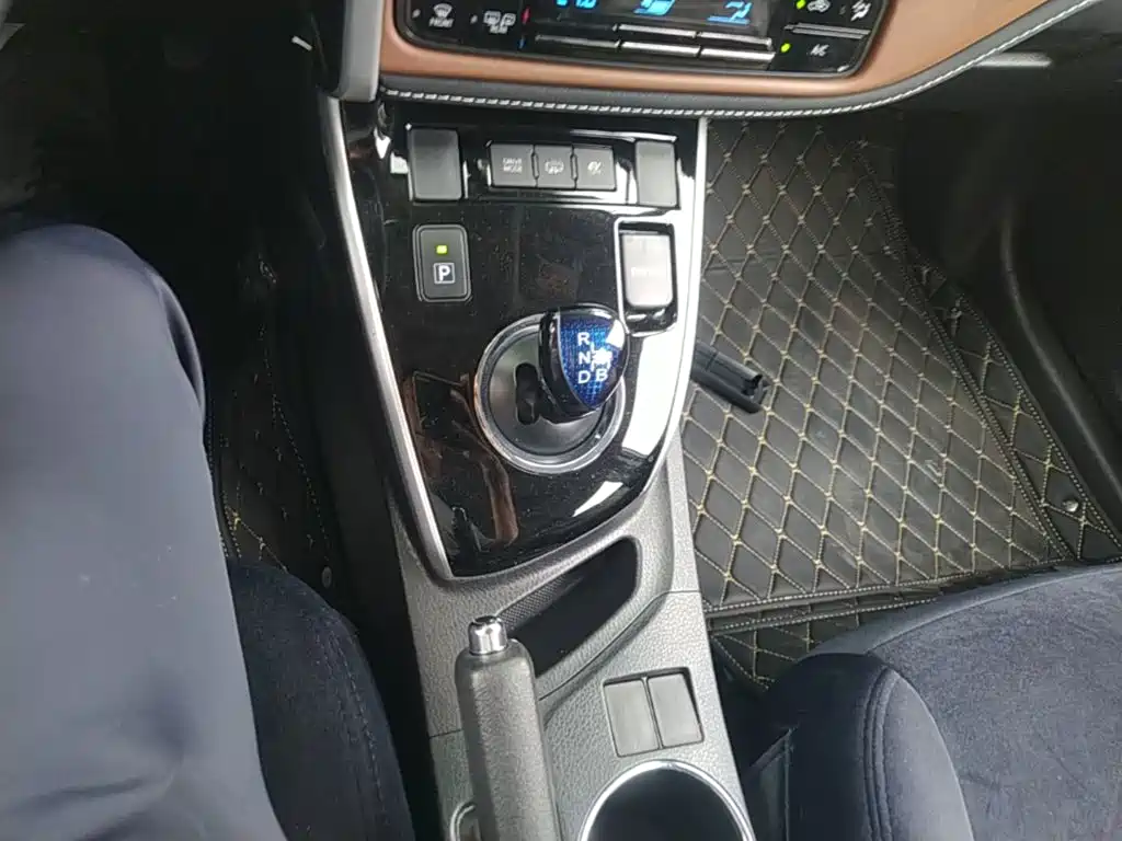 Toyota Corolla Twin Engine E+ 2020 2019 1.8L E-CVT Leading Edition