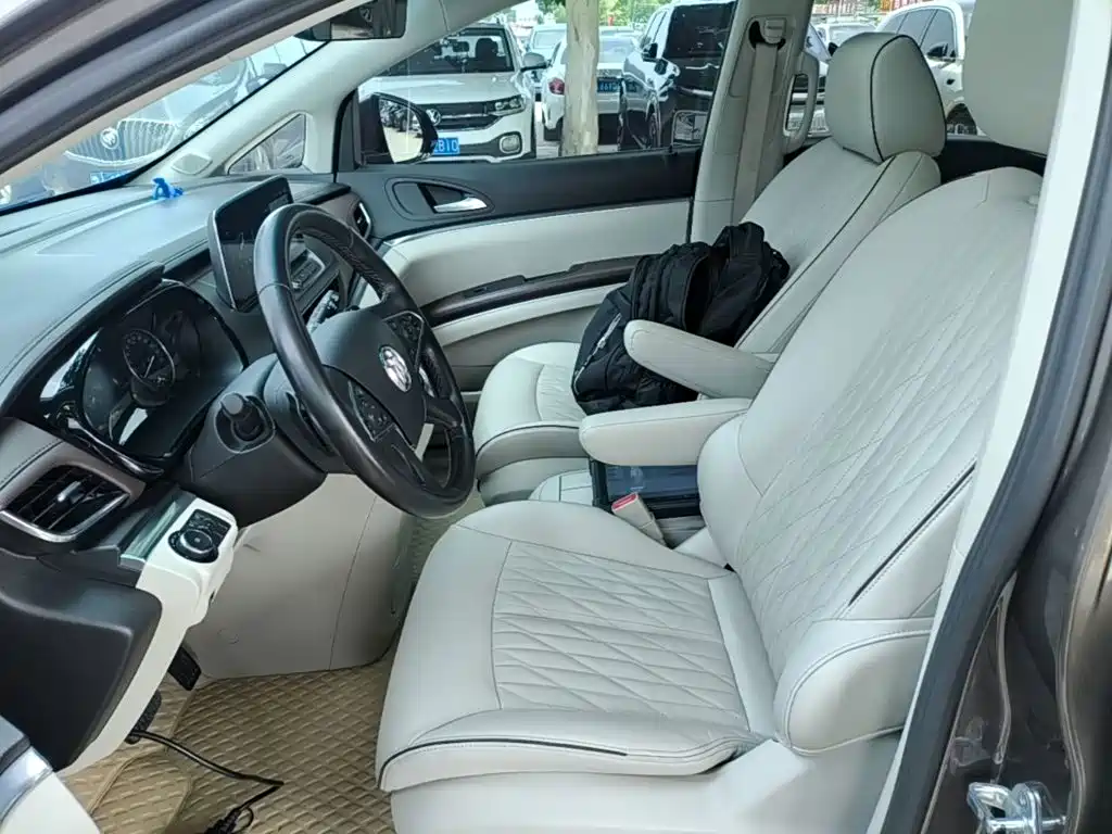 Фото 15 - Buick GL8
