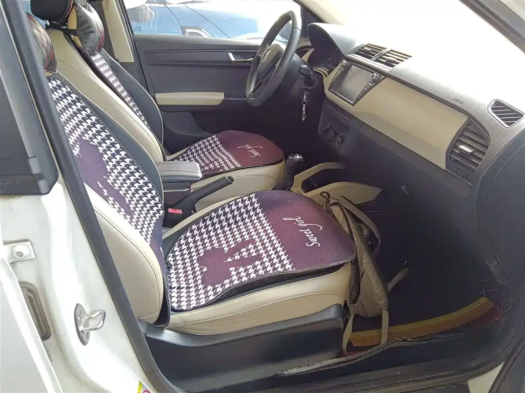Škoda Fabia 2015 1.6L Automatic Innovation Edition фото 25