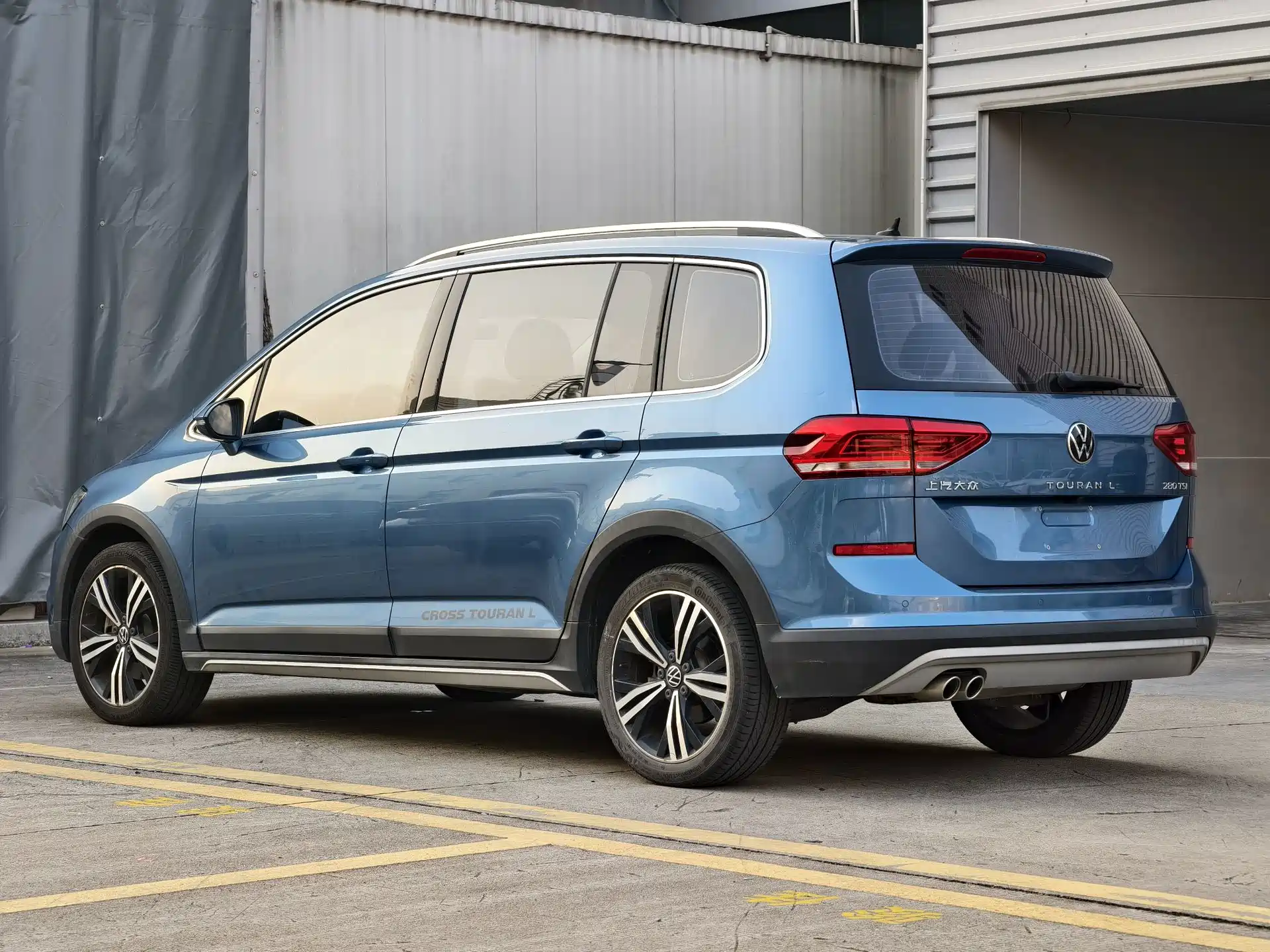 Photo 7 - Volkswagen Touran