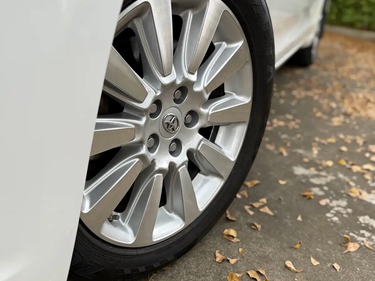 Photo 24 - Toyota Sienna