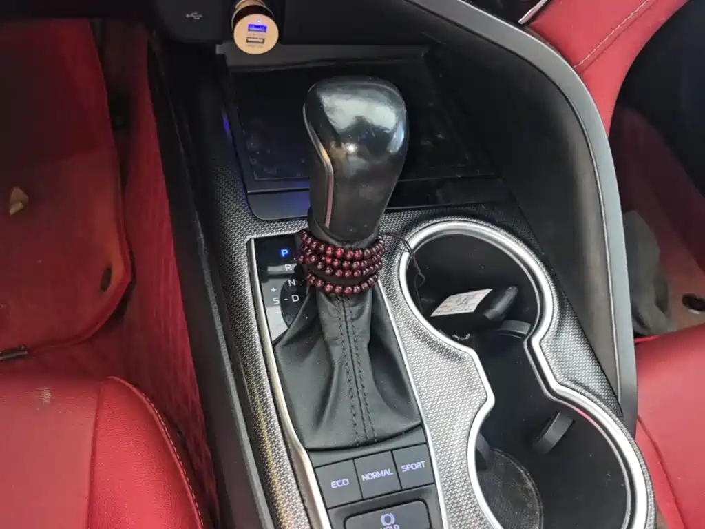 Photo 10 - Toyota Camry