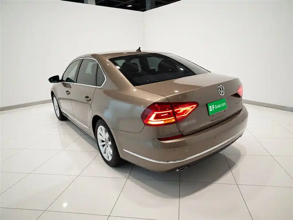 Volkswagen Passat 2017 330TSI DSG Prestige фото 5