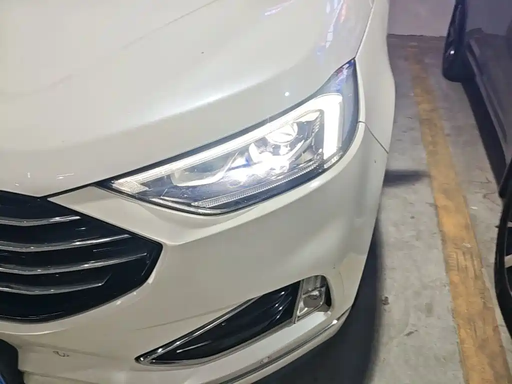 Фото 24 - Ford Edge