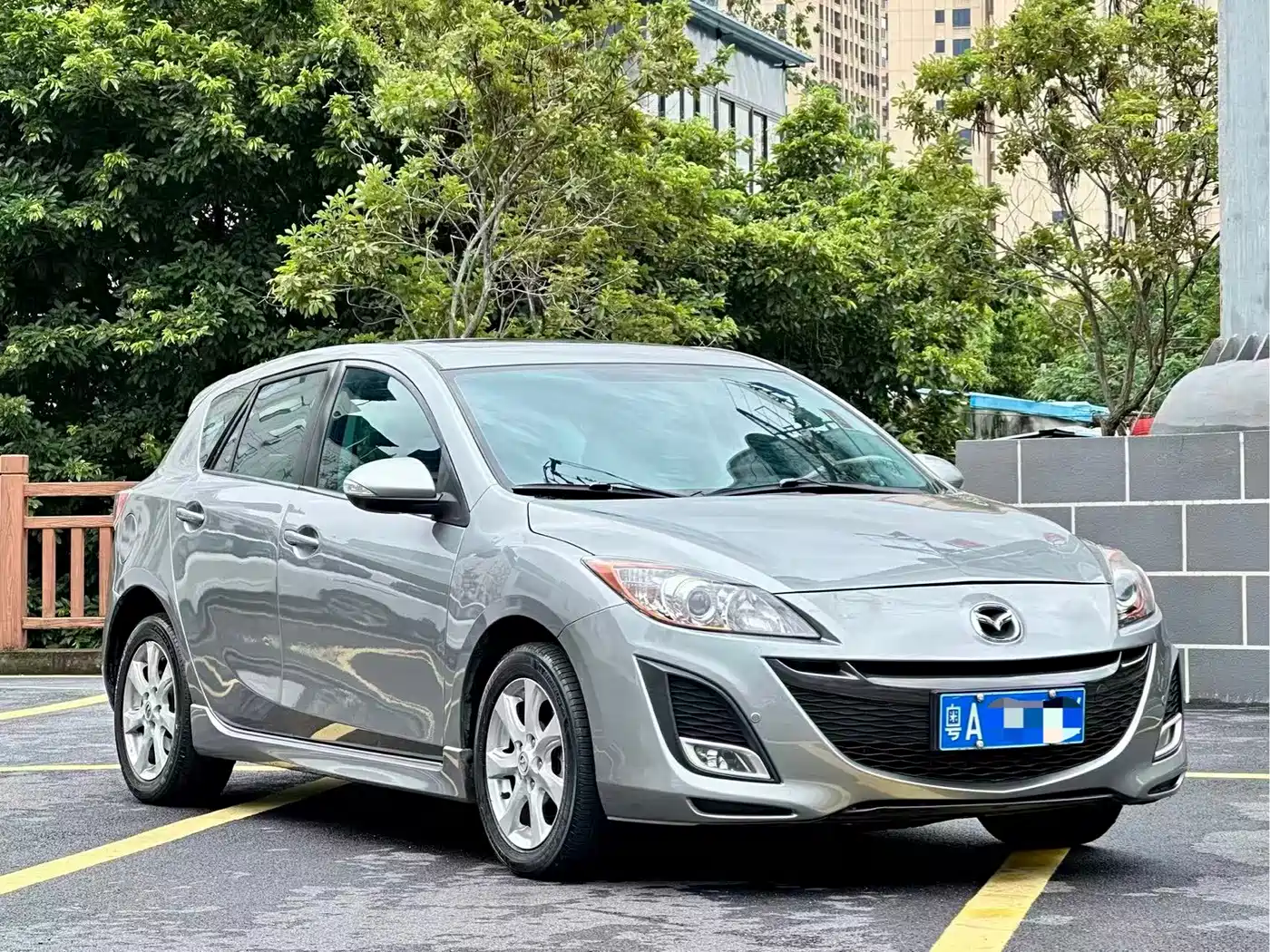 Mazda Mazda3 Axela 2013 2012 Hatchback 2.0L Automatic Luxury
