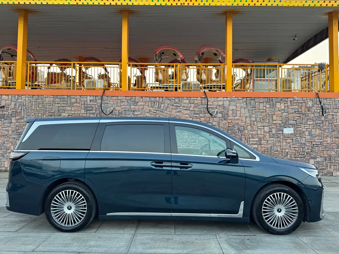 Voyah Auto Voyah Dreamer 2025 PHEV AWD Excellent Kunpeng Edition фото 3