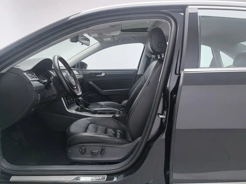 Фото 10 - Volkswagen Passat