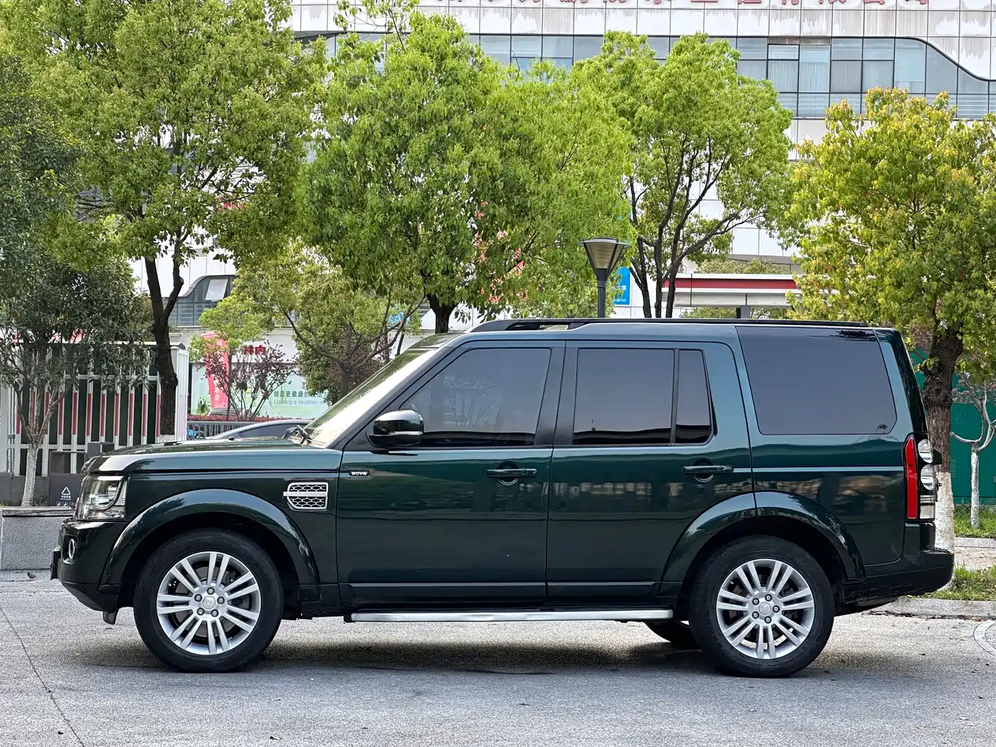 Land Rover Discovery 2016 3.0 SC V6 HSE фото 4