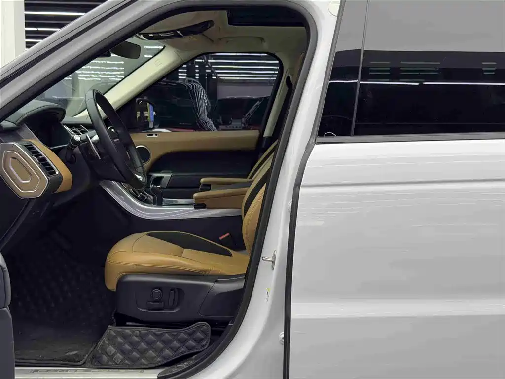 Land Rover Range Rover Sport 2022 3.0 L6 Gloss Black Edition фото 6