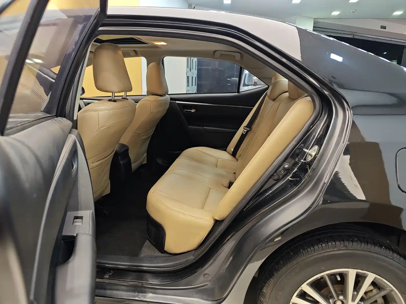 Toyota Levin 2016 Hybrid 1.8H GS E-CVT Elite Sunroof фото 21