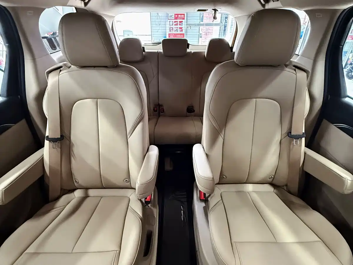 Photo 3 - Buick GL8