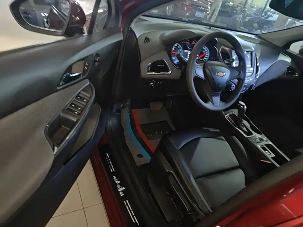 Chevrolet Cruze 2017 2018 320 Automatic Pioneer Sunroof Edition