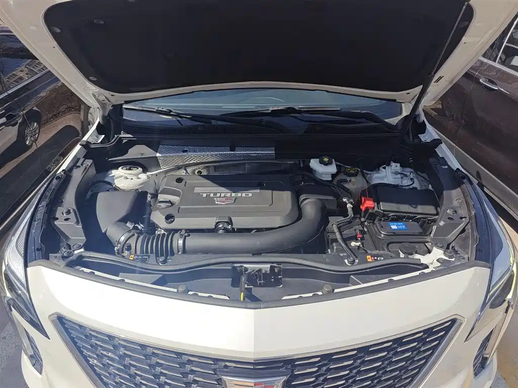 CADILLAC XT4