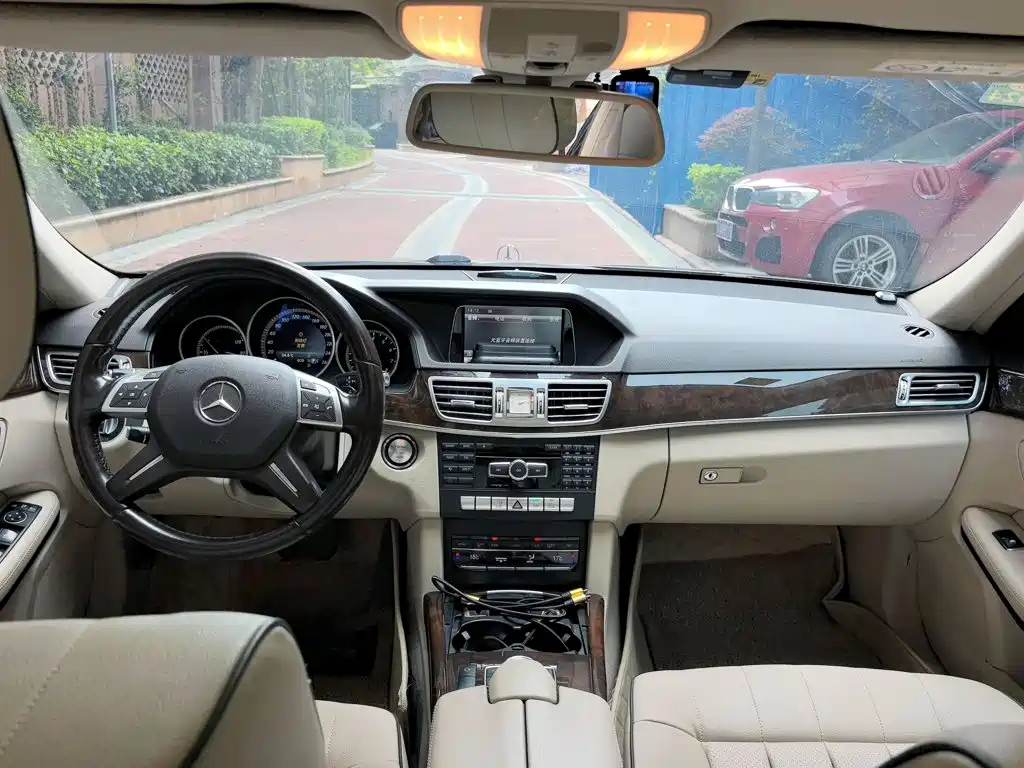 Фото 5 - Mercedes-Benz E-Class