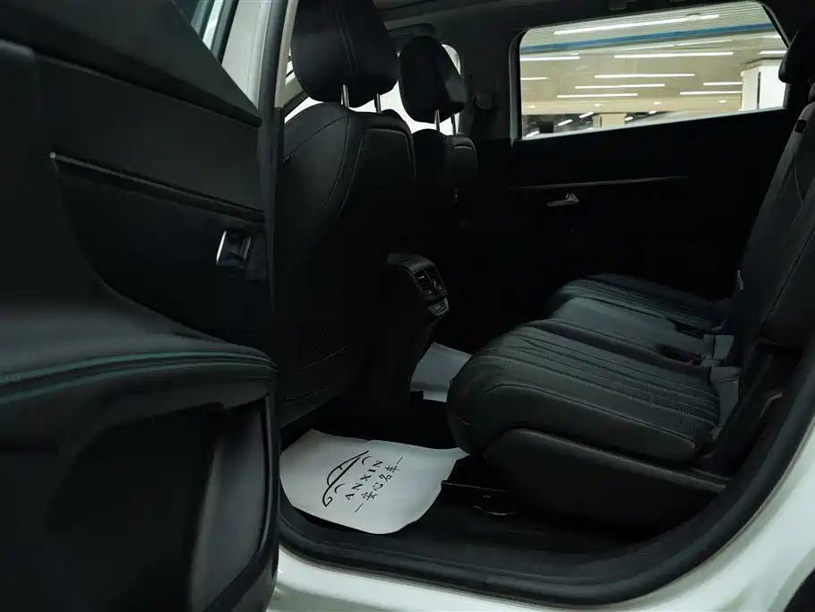 صورة 22 - Peugeot 5008