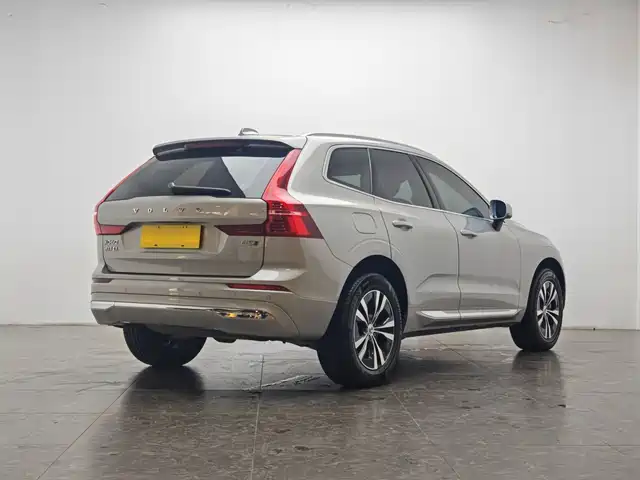 Volvo XC60 2025 B5 AWD Smart Luxury Edition — фото 3