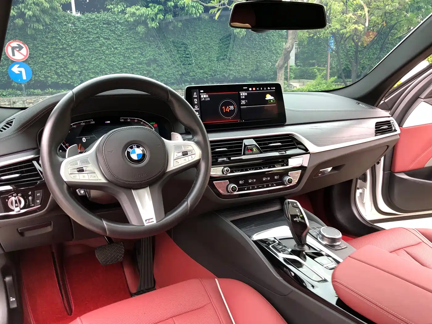 BMW 5 Series 2023 530Li Leading M Sport Package фото 16