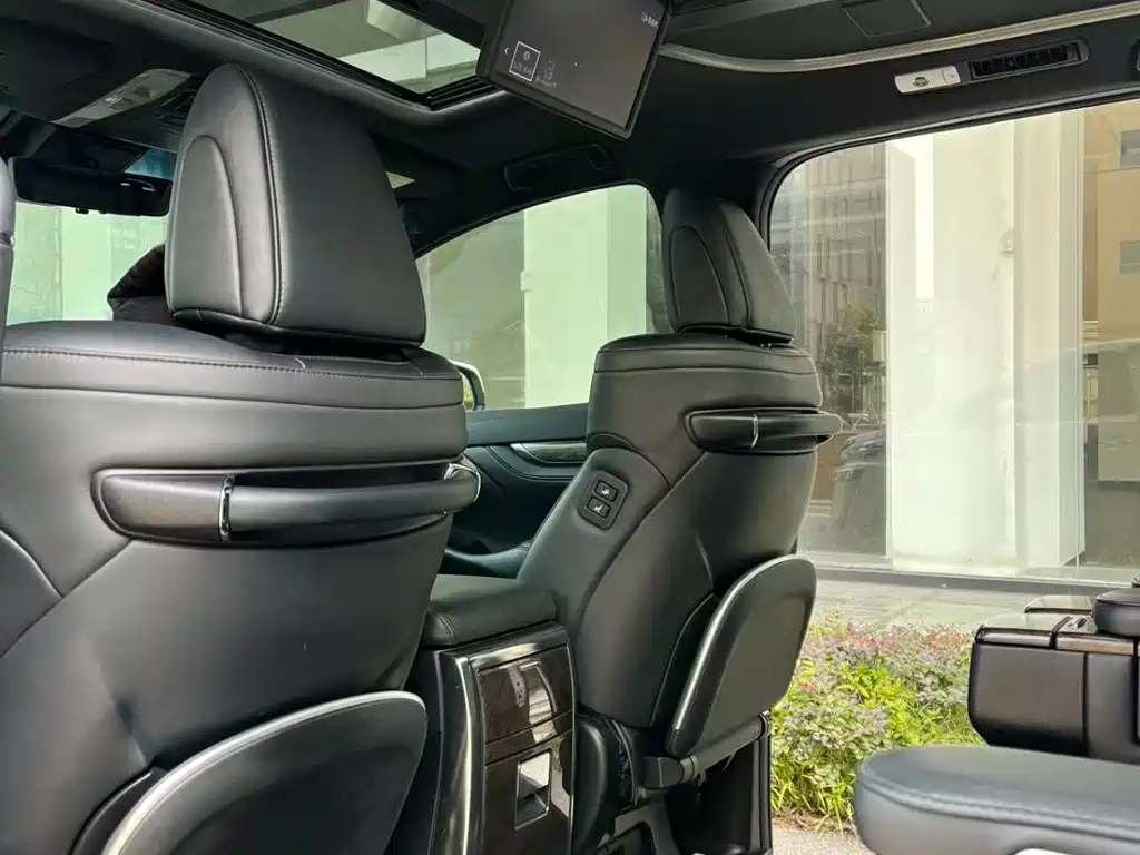 Фото 9 - Toyota Vellfire