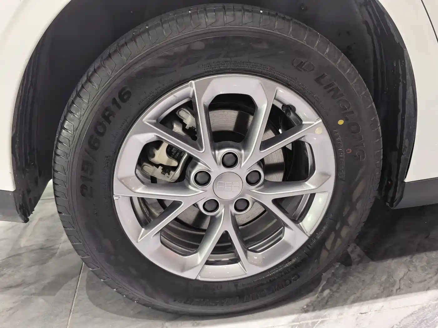 Geely Galaxy Galaxy L6 2025 2025 EM-i 60km Voyage Edition