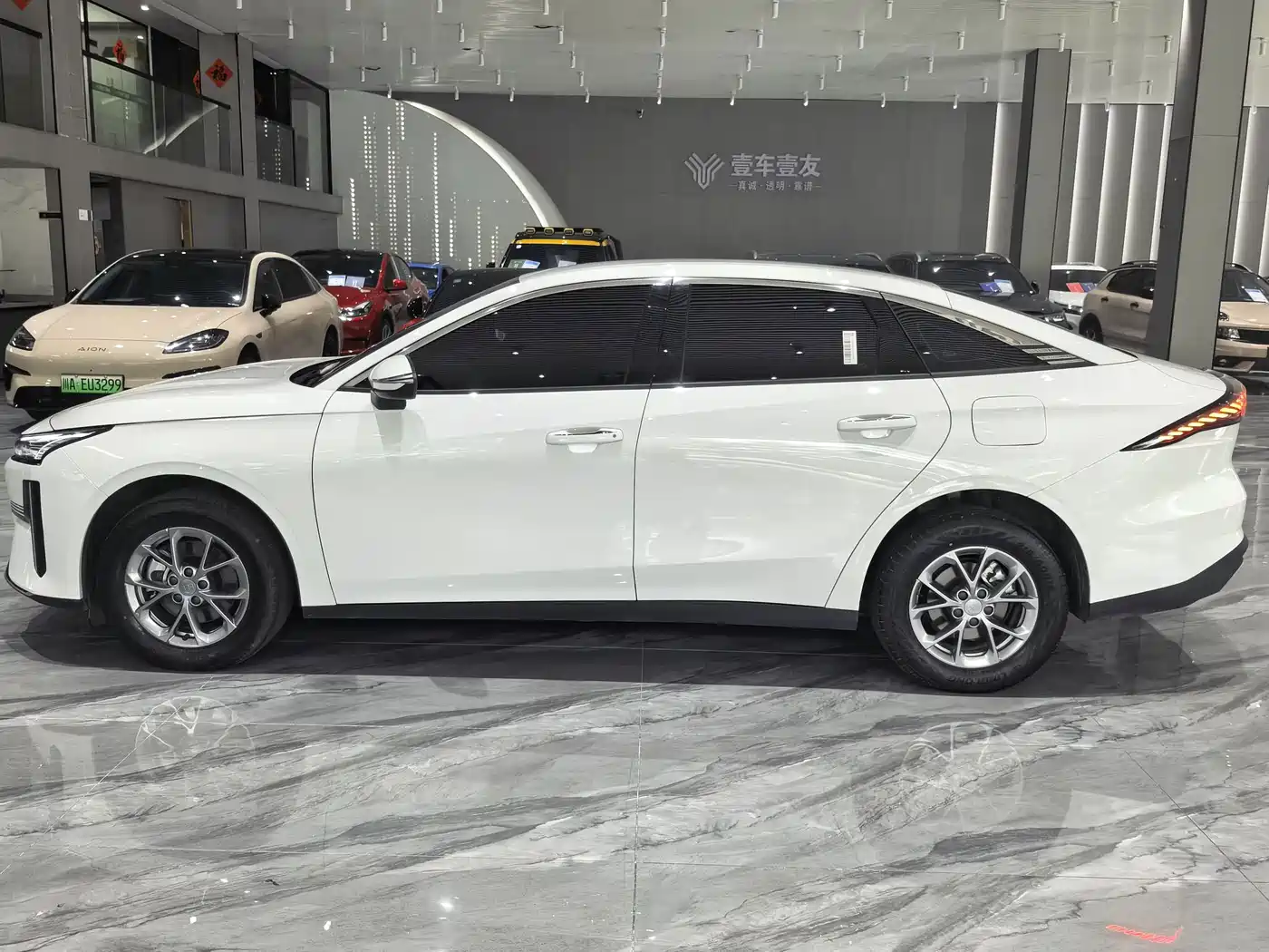Geely Galaxy Galaxy L6 2025 2025 EM-i 60km Voyage Edition