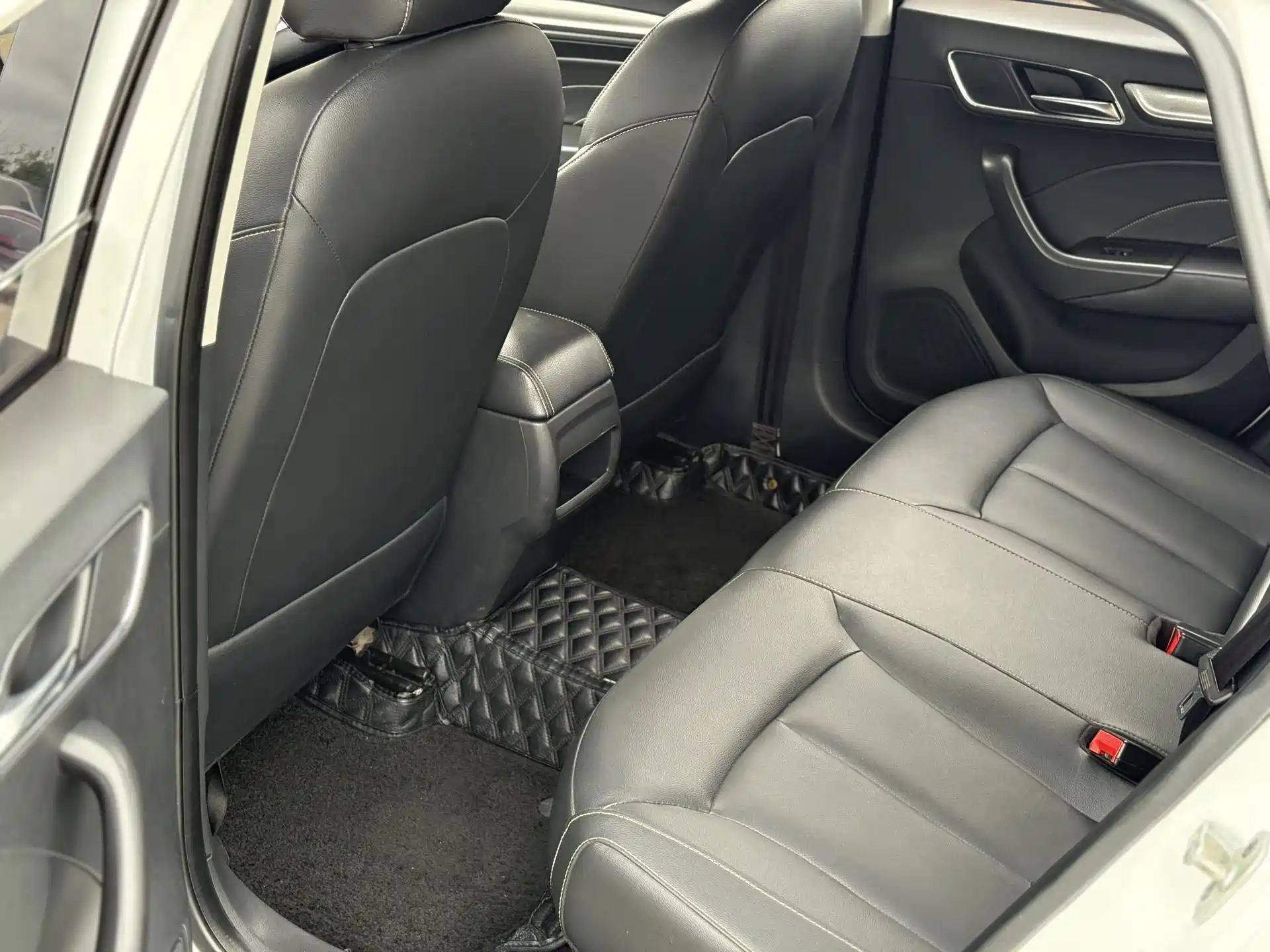 Фото 5 - Roewe i6