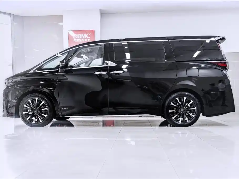 Toyota Vellfire 2024 Crown Hybrid 2.5L Executive Premium Edition фото 4