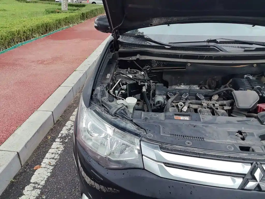 Mitsubishi Outlander (Import) 2014 2014 2.4L 4WD Luxury Value Edition 7-seater