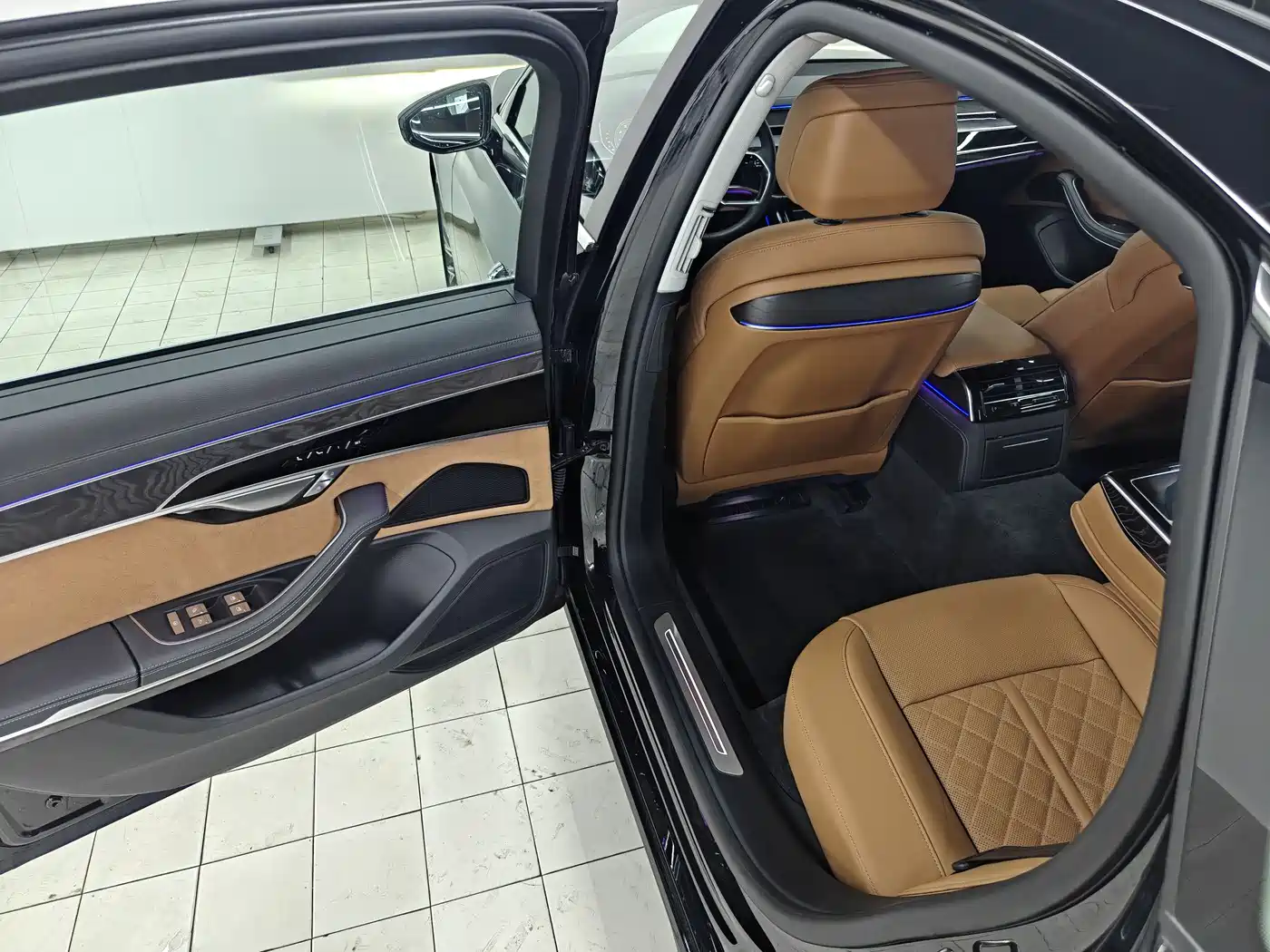 Audi A8 2024 Model A8L 50 TFSI quattro Premium Selection фото 12