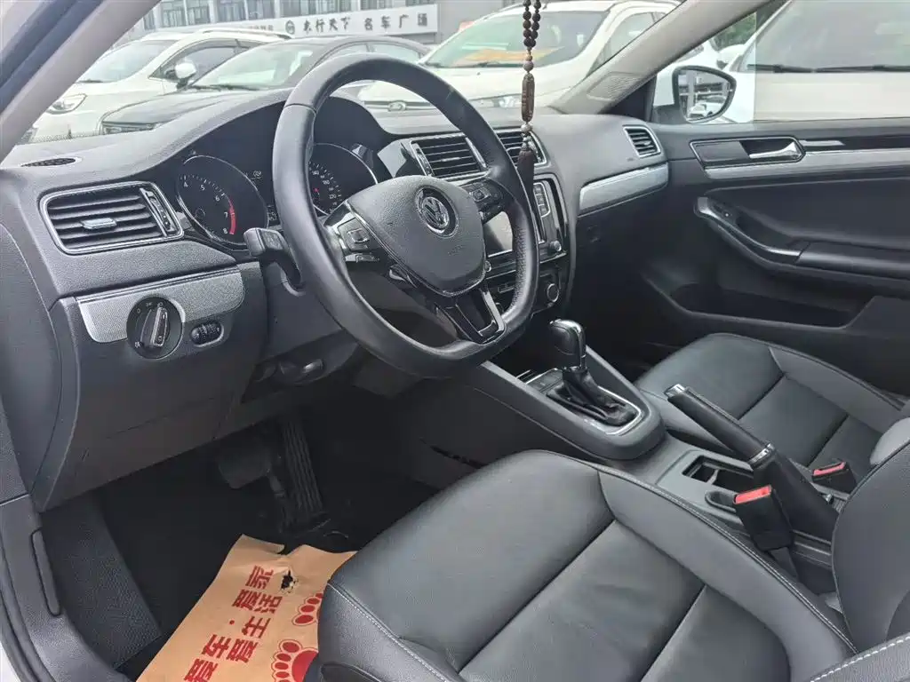 Volkswagen Sagitar 2018 280TSI DSG Spark Edition фото 4