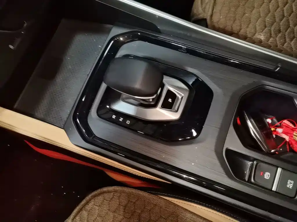 Фото 14 - Geely Haoyue PRO