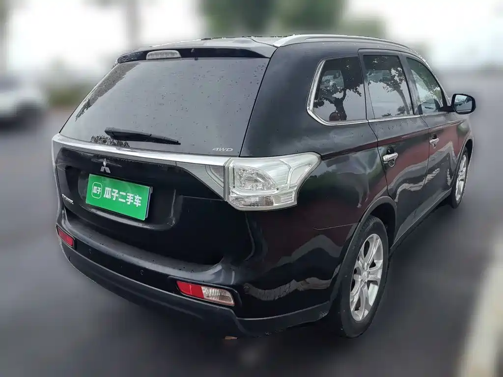 Mitsubishi Outlander (Import) 2014 2014 2.4L 4WD Luxury Value Edition 7-seater