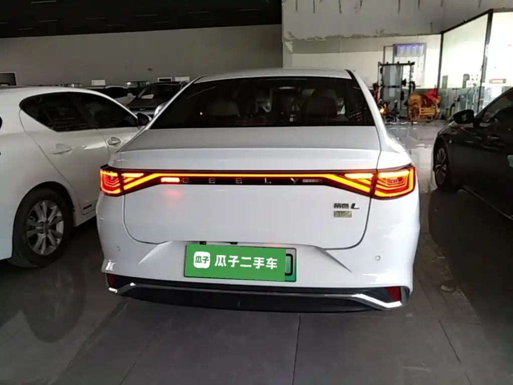 Фото 6 - Geely Emgrand L HiP