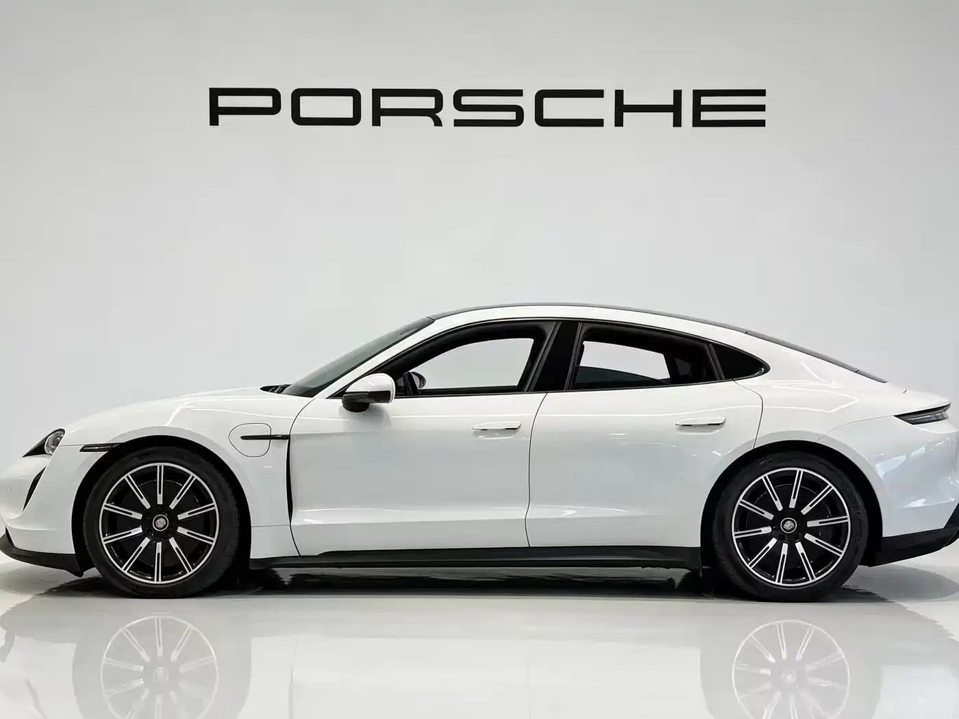 Porsche Taycan 2021 2020 Taycan