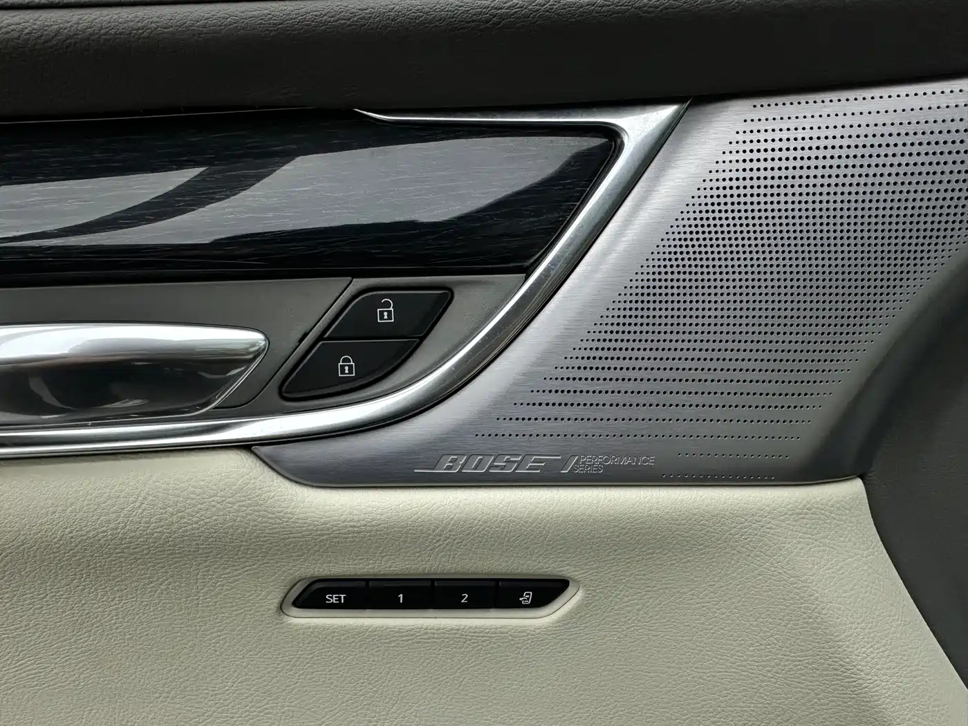 Cadillac XT6 2022 2.0T 6-Seater 4WD Luxury Edition фото 23