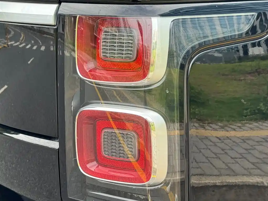 Land Rover Range Rover 2020 3.0 L6 Heritage Extended Edition фото 9
