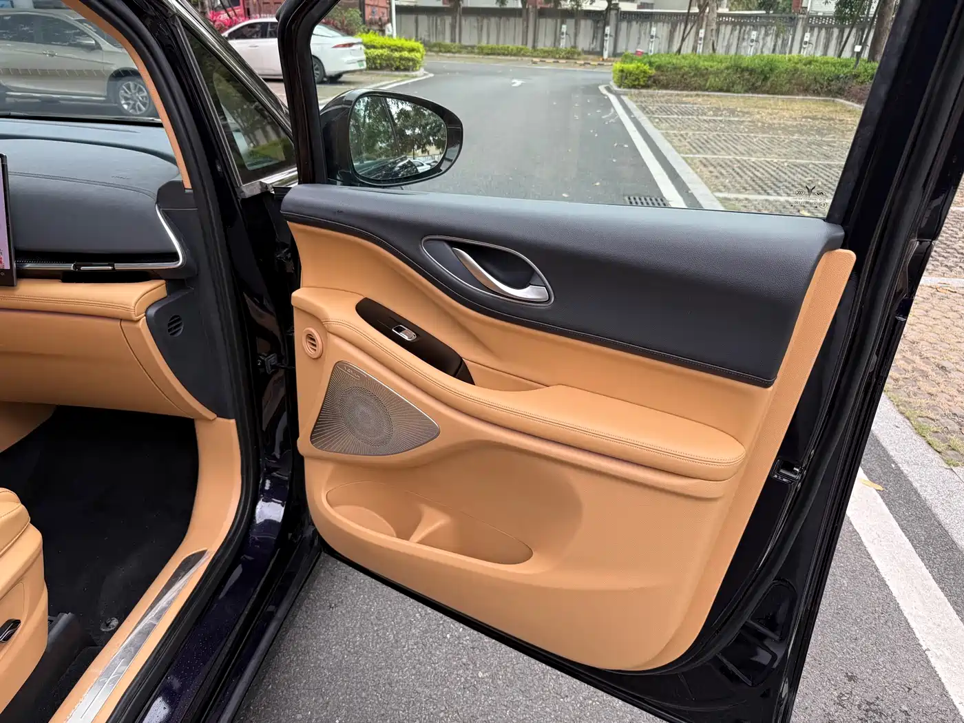 Voyah Auto Voyah Dreamer 2025 PHEV AWD Flagship Kunpeng Edition фото 23